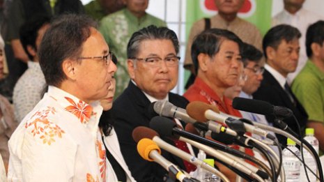 玉城氏がWスコア優勢? 沖縄知事選で早くも始まった情報戦