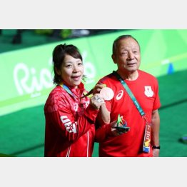 リオ五輪では娘の宏美（左）と二人三脚で銅メダルを獲得（Ｃ）日刊ゲンダイ