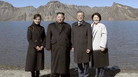 韓国が注目 南北会談2人のファーストレディー好感度アップ