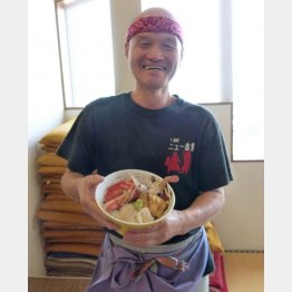 店主・畠山忠士さんの自慢の海鮮丼（Ｃ）日刊ゲンダイ