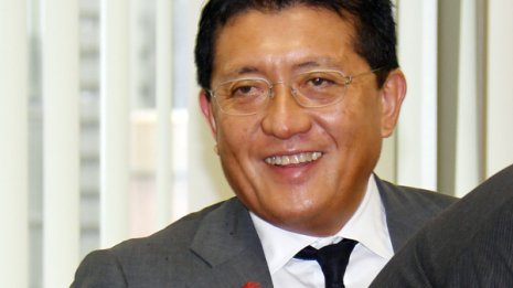 平井科技IT担当相は「黙れ、ばばあ!」で批判されたボン