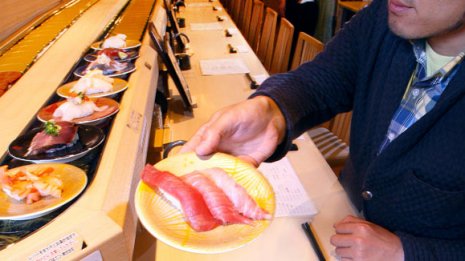 魚価上昇に人手不足…回転寿司店を悩ます“負のスパイラル”