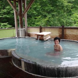 幕川温泉「水戸屋旅館」最上階のユニークな展望混浴風呂