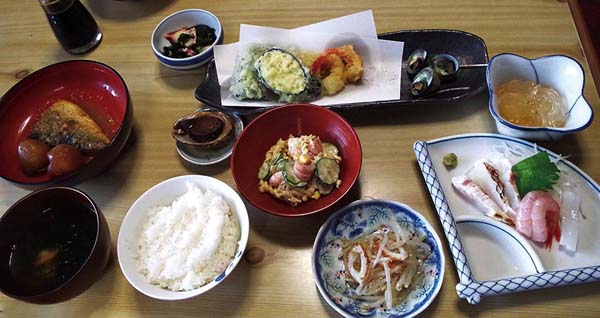 浦島の夕食（提供写真）