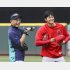 イチローと談笑する大谷（Ｃ）共同通信社