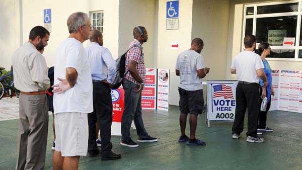 米中間選挙、６日のフロリダ州投票風景（Ｃ）ロイター＝共同