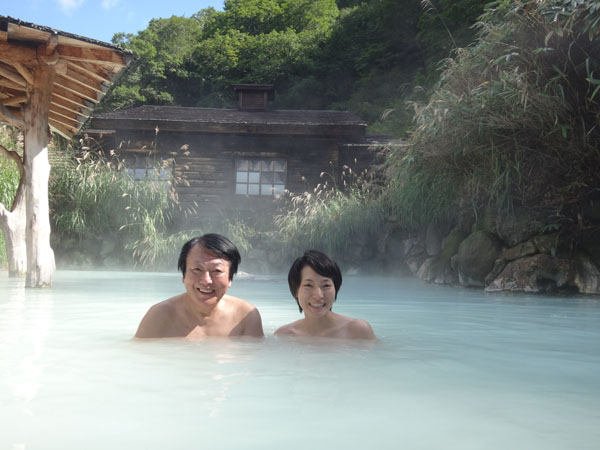 乳頭温泉郷の鶴の湯は日本トップクラスの混浴露天風呂 日刊ゲンダイdigital