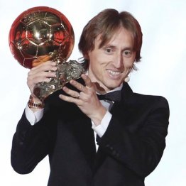 裁判も無罪に モドリッチ「バロンドール受賞式」涙の重み