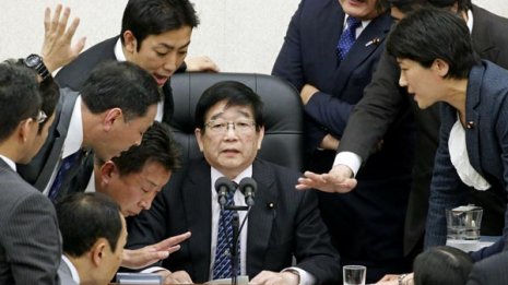 水道民営化の裏で…菅長官の元補佐官にくすぶるタカリ疑惑
