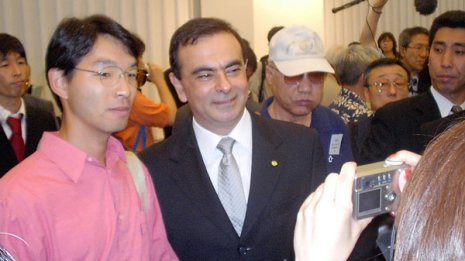 ゴーン広報戦略 新聞よりTV出演増やし“アイドル経営者”に