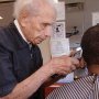 世界最高齢107歳 米NY州の床屋さんは2019年も現役バリバリ