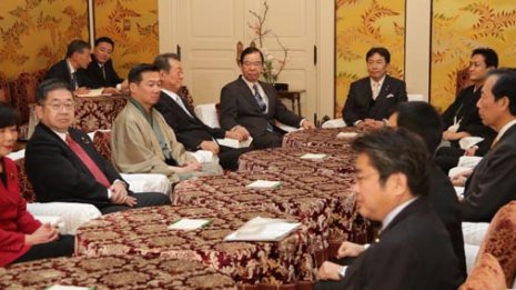 大事なのは過去の言動 政治家の「猫なで声」に騙されるな