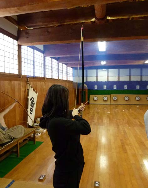 日新館では弓道体験もできる（Ｃ）日刊ゲンダイ