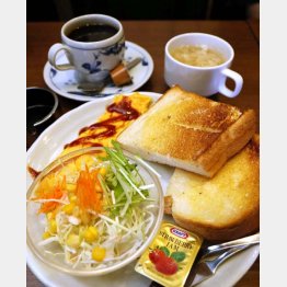 1番人気のバタートーストセット（540円、モーニング）（Ｃ）日刊ゲンダイ