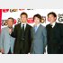 2002年「オロナミンＣ」ＣＭ会見で。左から渡哲也、徳重聡、渡邉邦門、舘ひろし（Ｃ）日刊ゲンダイ