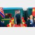 ベトナム北部ドンダン駅に到着し、特別列車から姿を現した金正恩朝鮮労働党委員長（Ｃ）ロイター／ＶＮＡ