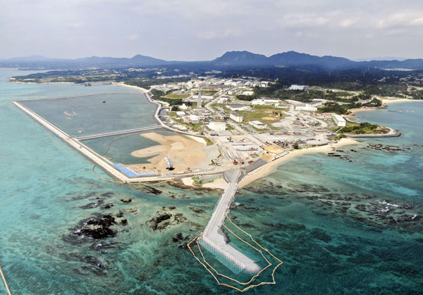 埋め立てが進む沖縄県名護市辺野古の沿岸部。左奥が新たに土砂投入を始める区域（Ｃ）共同通信社