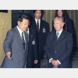 堤さん（左）は当時のＩＯＣ会長・サマランチ氏とも親しかった（Ｃ）共同通信社