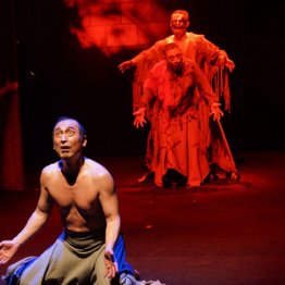 劇団東演創立60周年記念「マクベス」役者の身体性で魅了