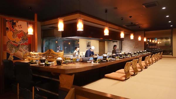 奥飛騨初のオープンキッチンカウンター（提供写真）