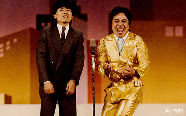 80年代初頭は漫才ブーム、ステージでの「西川のりお・上方よしお」／（提供写真）