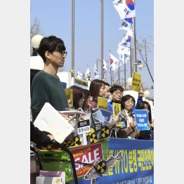 反応は当然（水産物輸入禁止措置を巡り、ＷＴＯで韓国勝訴の判断が出たことを喜ぶ市民団体）／（Ｃ）共同通信社