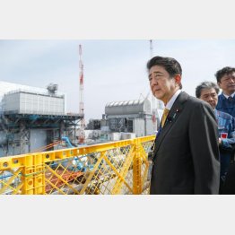 安倍首相は５年半ぶりに福島第一原発を視察（代表撮影）