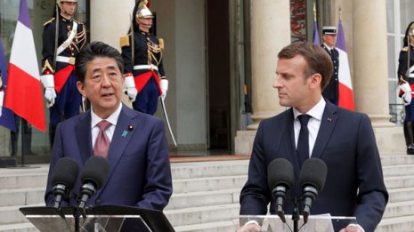 派手な欧米歴訪にも懸念 安倍外交“破綻”青書の衝撃