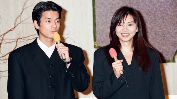 「純ちゃんの応援歌」で共演し結婚した唐沢寿明（左）と山口智子（Ｃ）日刊ゲンダイ
