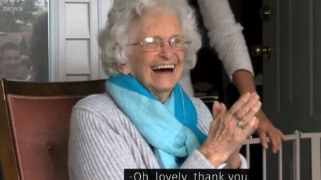 88歳女性が老人ホームへ 中学生400人超が別れの投げキッス