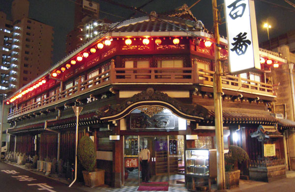 大正時代に遊郭として建てられた大阪・飛田新地の割烹料亭「鯛よし百番」（Ｃ）共同通信社