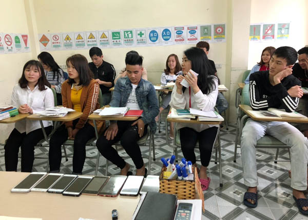 ベトナムの日本語学校に通う“金の卵”たち（Ｃ）日刊ゲンダイ