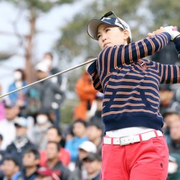 上田桃子は見事に 分厚いインパクト実現するヒップターン