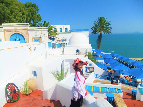 チュニジア首都チュニスの近郊「シディ・ブ・サイド」は"白と青の小さな楽園"と称される／(撮影・歩りえこ)