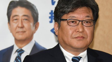 萩生田氏が首相の人格揶揄? 「安倍ネクタイ発言」の波紋