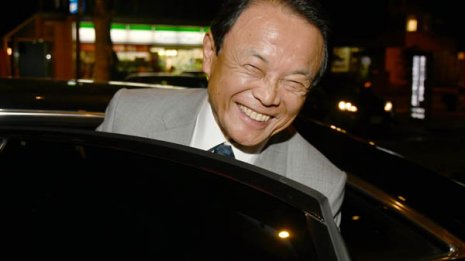 「老後へ2000万円貯めろ」麻生大臣の“飲み代”は年2019万円