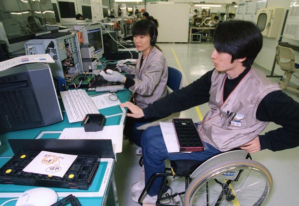「ソニー・太陽」の企業理念は「身障者に保護より働く機会を」／（Ｃ）共同通信社