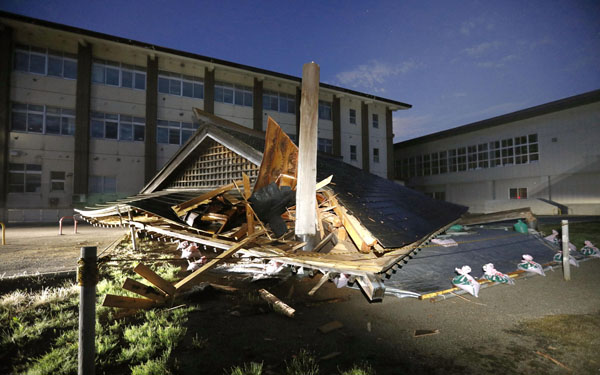 山形・鶴岡市の小学校で倒壊した建物（Ｃ）共同通信社