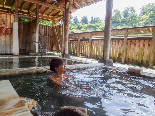 松之山温泉は「日本三大薬湯」のひとつ（提供写真）