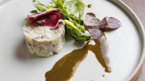 【サザエと新ジャガイモのサラダ~肝ソース~】食感が後を引く