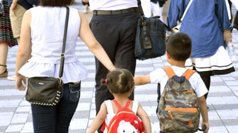 五輪中の実施を企業に要請 テレワークで子育て世帯は混乱