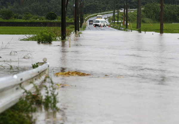 大雨で冠水した鹿児島県志布志市の道路（3日）／（Ｃ）共同通信社