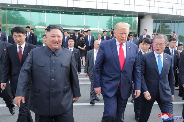 朝鮮中央通信は「安倍首相は世界的な笑いもの」と報道（米朝板門店会談）／（Ｃ）ロイター