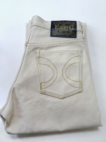 帆布で縫われたホワイトジーンズは観賞用限定で販売されている（Ｃ）日刊ゲンダイ