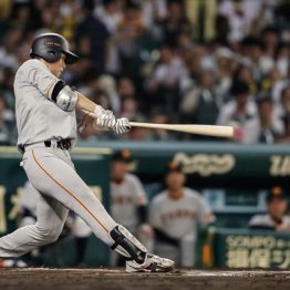 岡本は窮地 G“左の長距離砲”大城「第90代4番」奪取のXデー