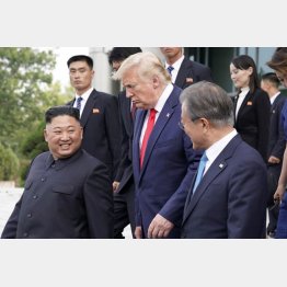 米朝韓は緊密（左から金正恩朝鮮労働党委員長、トランプ米大統領、文在寅韓国大統領）／（Ｃ）ロイター