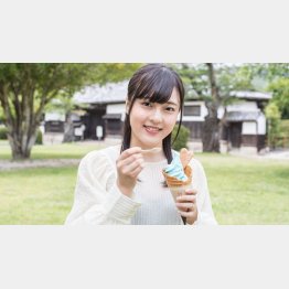 「佐々木屋小次郎商店」のラムネ味のソフトクリーム（提供写真）