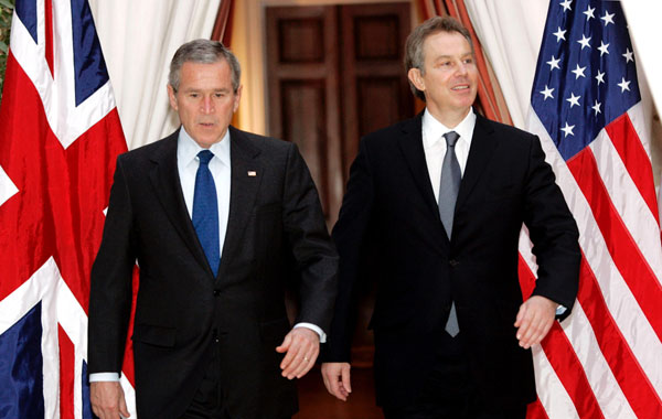 イギリスのイラク参戦は失敗だった（ブッシュ米大統領とブレア英首相＝当時、05年）／（Ｃ）ロイター＝共同