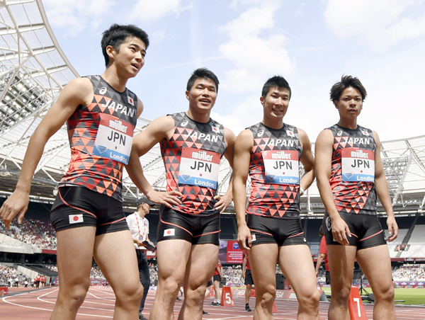 日本歴代3位の37秒78で2位に入った日本チーム（左から多田、小池、桐生、白石）／（Ｃ）日刊ゲンダイ
