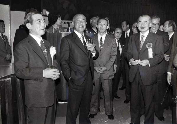 田中角栄（左２）は計５人も育てた（田中派「木曜クラブ」のパーティー）／（Ｃ）日刊ゲンダイ